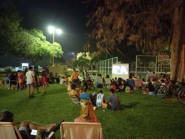Cine en el Barrio barrio lujan. juan senn