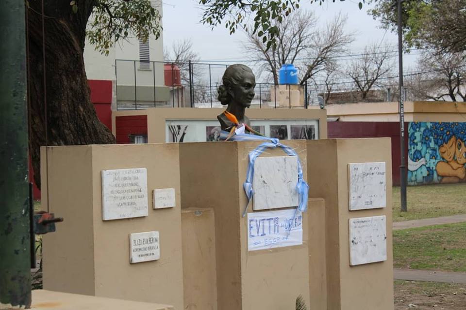 busto de eva peron