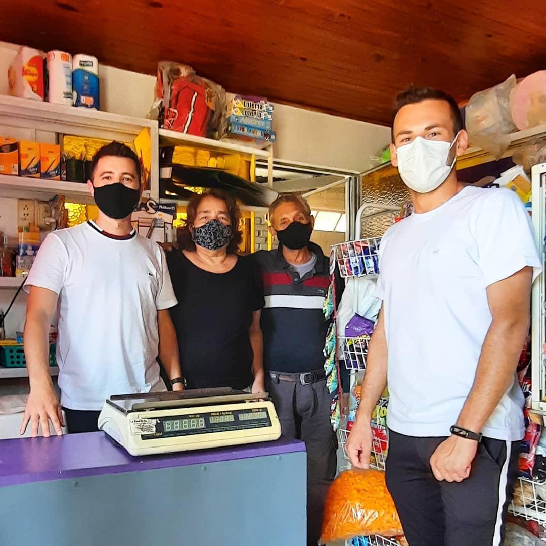 juan senn y nahuel aimar con comerciantes