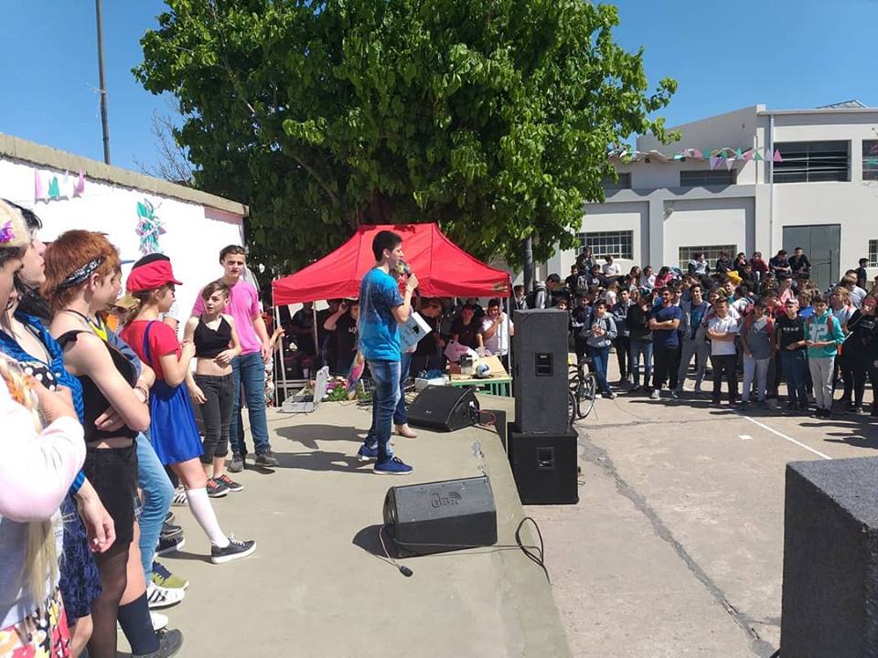 42227391_2110737225638242_4383522207314214912_n