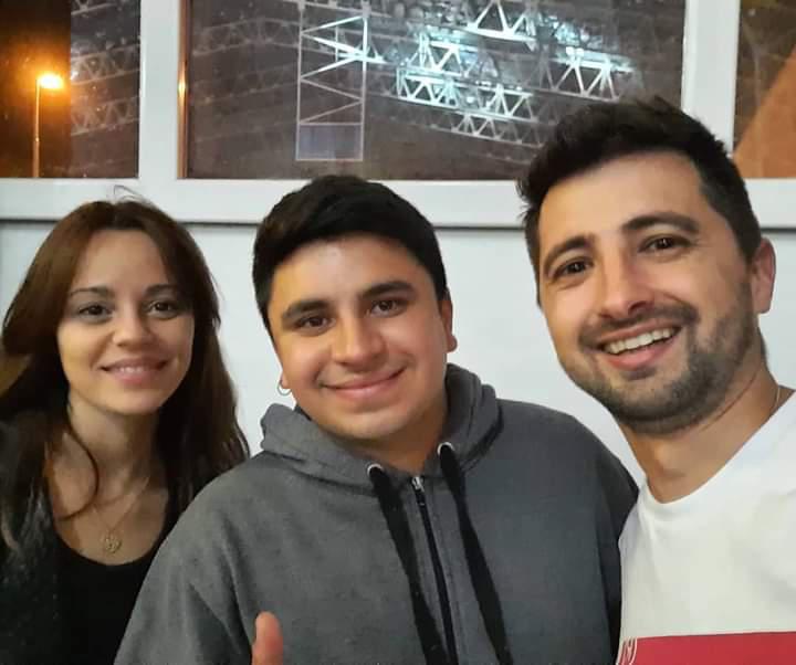 juan senn junto a francisco benitez ganador de la voz argentina