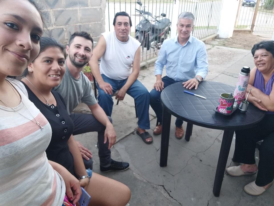 juan senn con jorge Muriel con la familia avila del barrio guemes de rafaela
