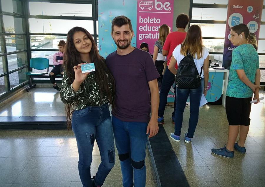 juan senn y brisa lopez tramitando el boleto educativo gratuito rafaela
